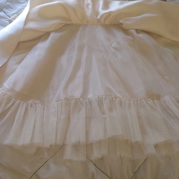 A beautiful formal Chantilly place girls dress size 6 NWOT.